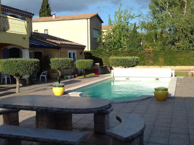 MAISON MEUBLEE DE TYPE 6 AVEC JARDIN PISCINE ET POOL HOUSE A TOURNON SUR RHONE SUD