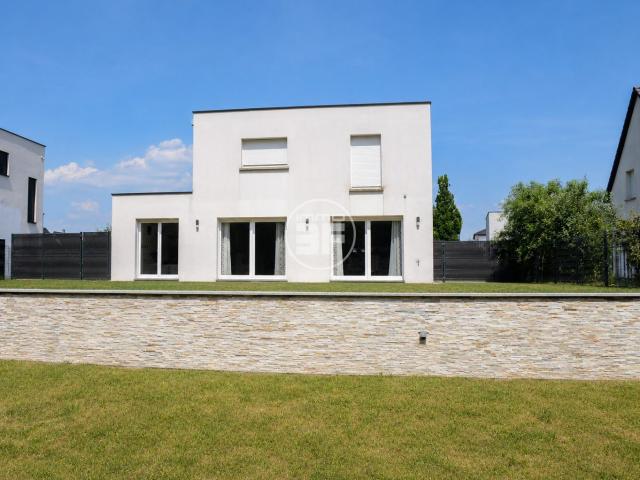 Maison meublée en bordure de forêt 223m2 utiles et 165m2 habitables
