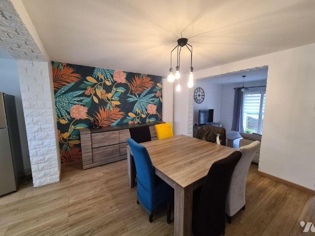 Maison meublée en location sur la commune de Cappelle La Grande. Ce bien, entièrement rénové e.