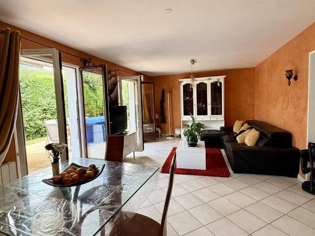 Maison meublée, individuelle, dans impasse