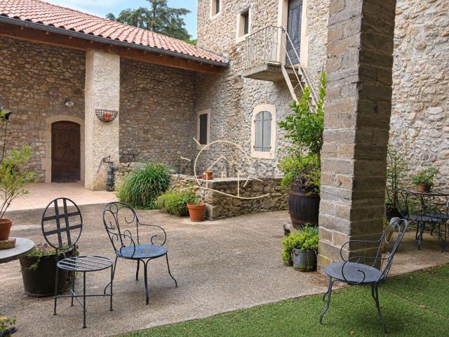Maison, Meyrannes