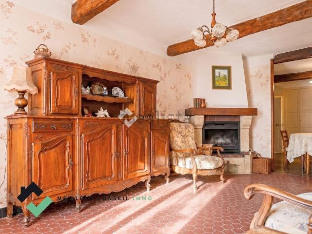 Maison, Mézel