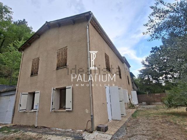 Maison, Mézel