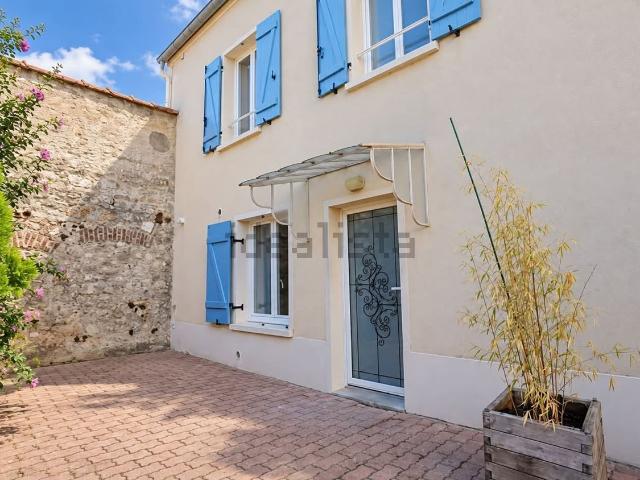 Maison, Mézières sur Seine