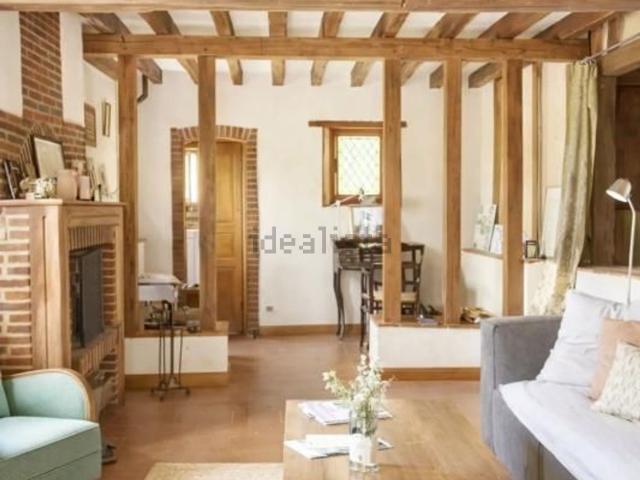 Maison, Mézilles