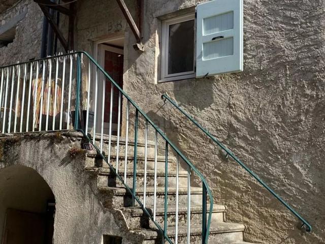 Maison, Menglon