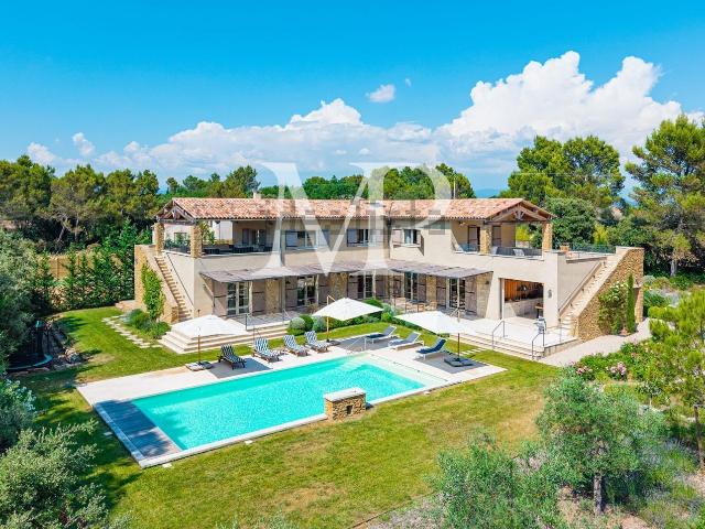 Maison, Ménerbes