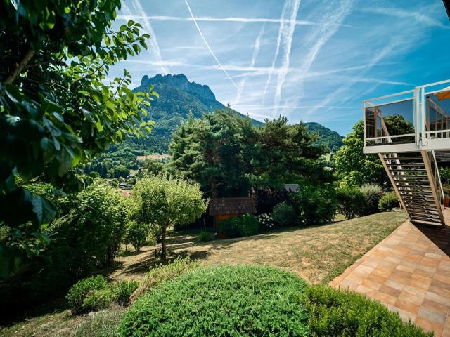 Maison, Menthon Saint Bernard