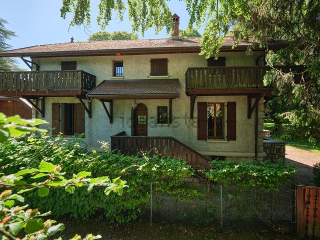 Maison, Menthon Saint Bernard