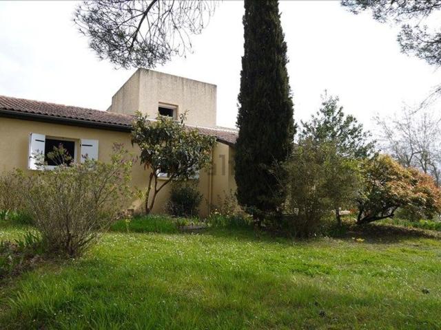 Maison, Menville