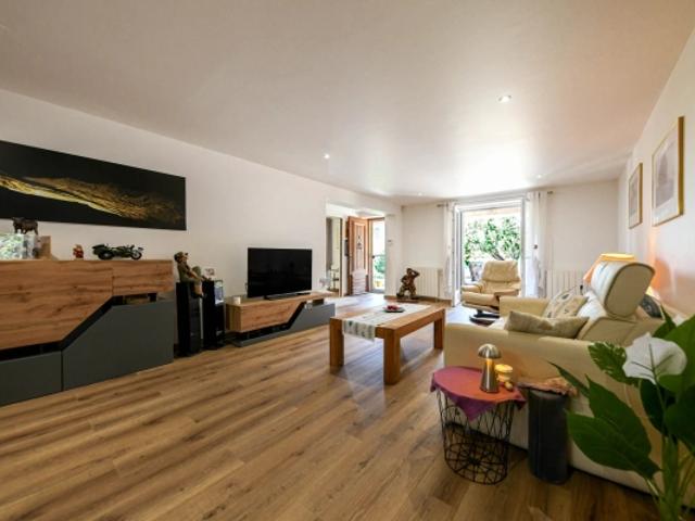 Maison méridionale de plain pied de 167 m² avec jardin et piscine à 3.5 km du centre d'Uzès