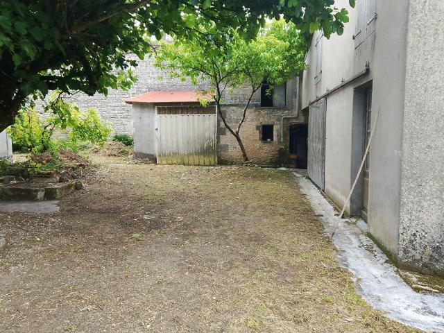 Maison Merignac Charente 4 pièce s avec dépendances, 2500 m² de terrain