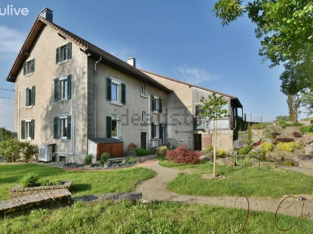 Maison, Charmois