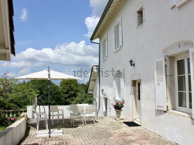 Maison, Merlas