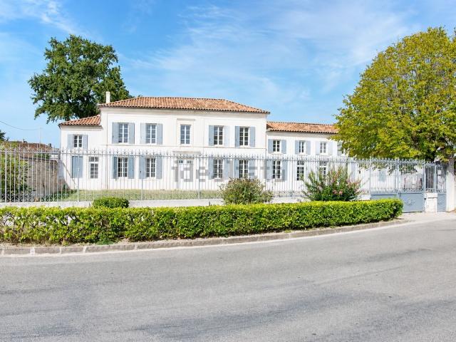 Maison, Mesnac