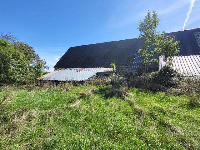 Maison mitoyenne avec grange et étable