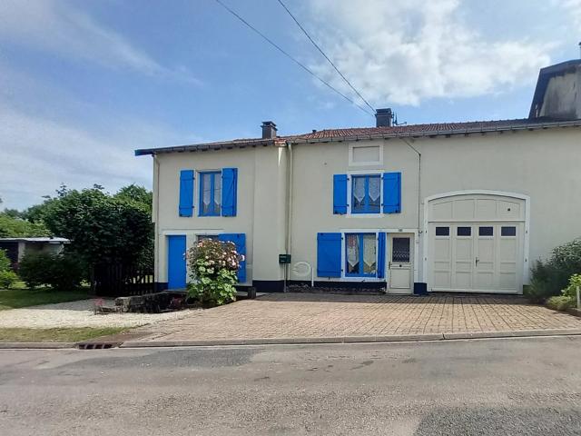 Maison mitoyenne avec grange et grand jardin en Haute Marne