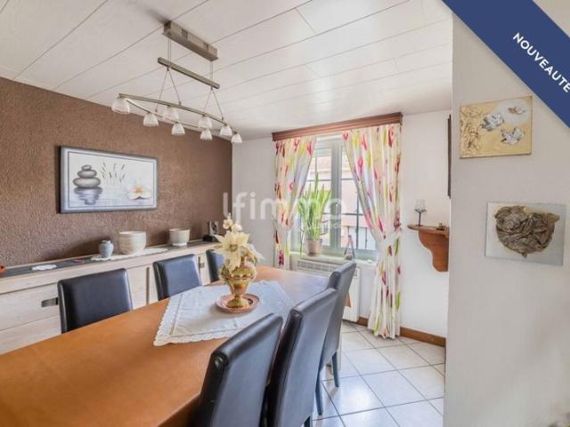 Maison mitoyenne, avec de jolies prestations