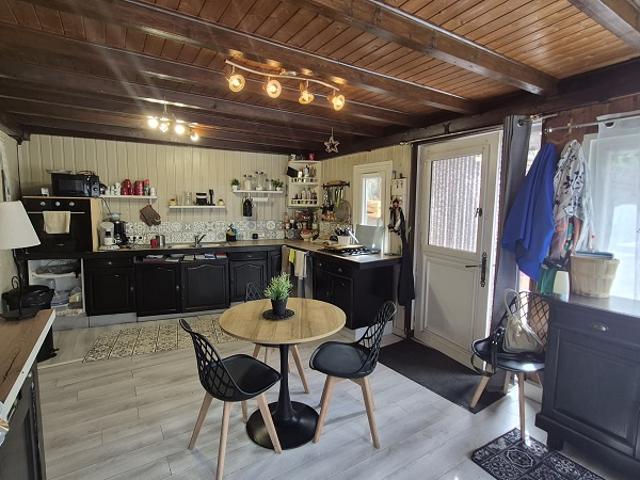 Maison mitoyenne avec terrasse et jardinet