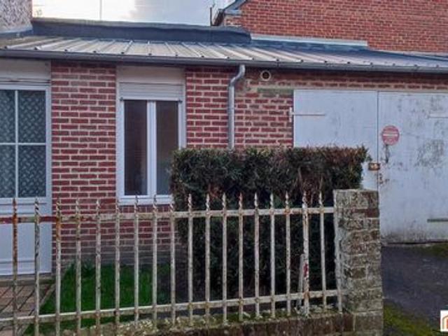 Maison mitoyenne avec travaux à réaliser, idéale pour famille ou investisseur