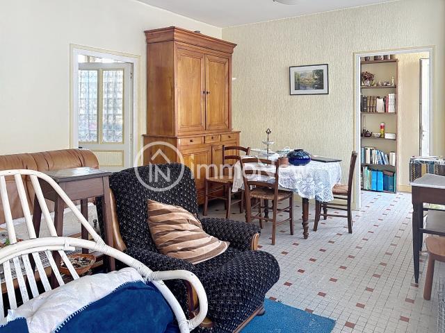MAISON MITOYENNE A RENOVER 100 M2 SUR TERRAIN 600 M2 ENVIRON EN PLEIN BOURG