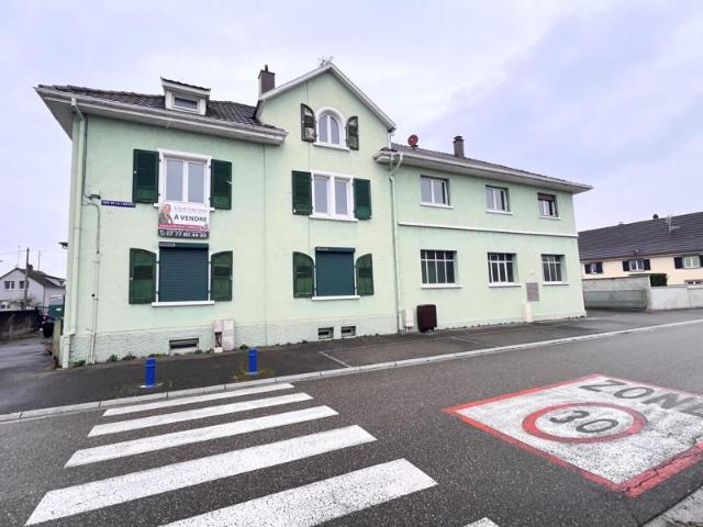 Maison mitoyenne à rénover avec fort potentiel