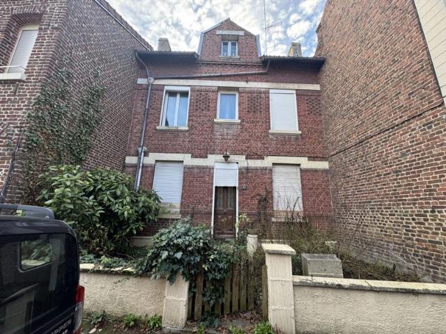 Maison mitoyenne à renover avec jardin