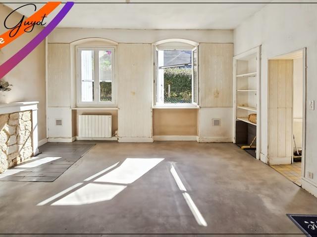 Maison mitoyenne à vendre à Châtillon – Jardin, garage et potentiel d’évolution