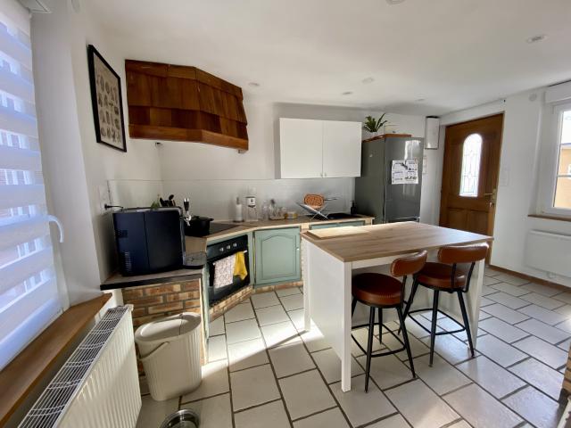 Maison mitoyenne d’un côté Aucun travaux Centre ville de Roye