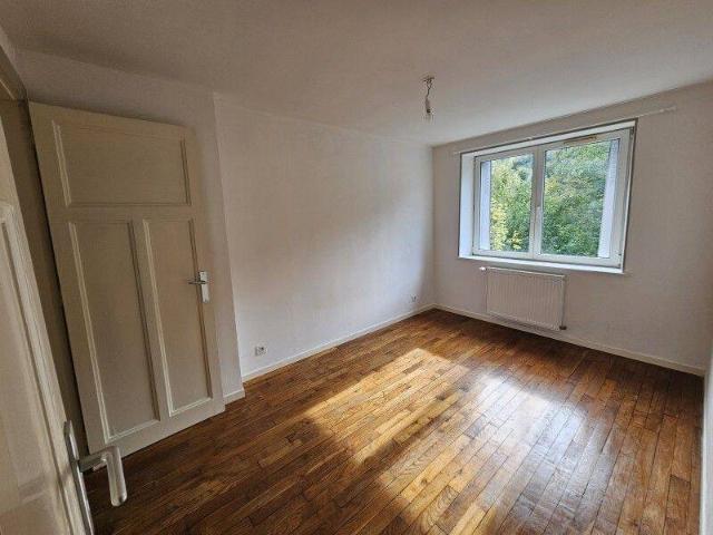 Maison mitoyenne dans cadre agréable