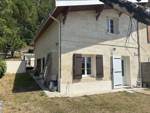 Maison Mitoyenne de type 3 de 84 m² env. sur 400 m² env. de Jard