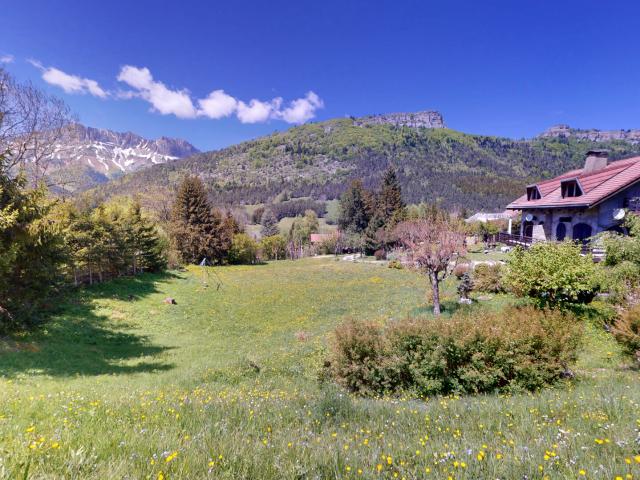 Maison mitoyenne de 109 m2 sur 6000m2 de terrains GRESSE EN VERCORS