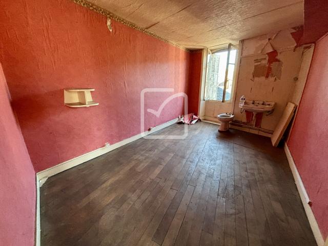 Maison mitoyenne de 128 m2 en centre ville d'Uzerche