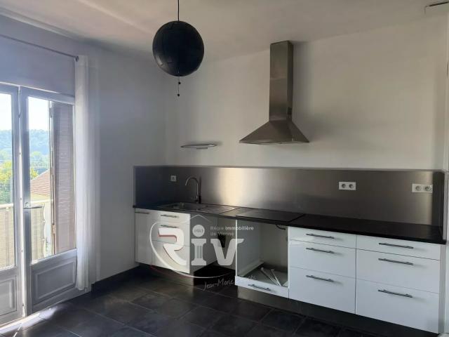 Maison mitoyenne de 95.25m² avec jardin, balcon et garage Sain