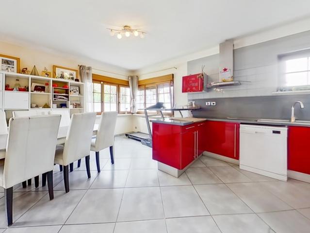 Maison mitoyenne de 97m² avec dépendances de 70m² au sol