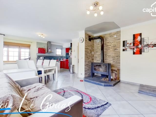 Maison mitoyenne de 97m² avec dépendances de 70m² au sol