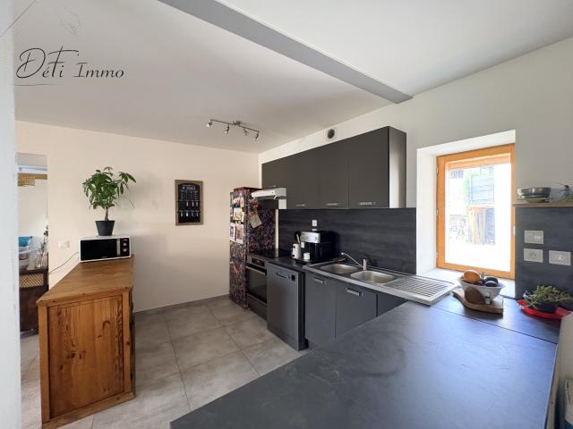 Maison mitoyenne entièrement rénovée 3 chambres Terrain arboré la chapelle 73660