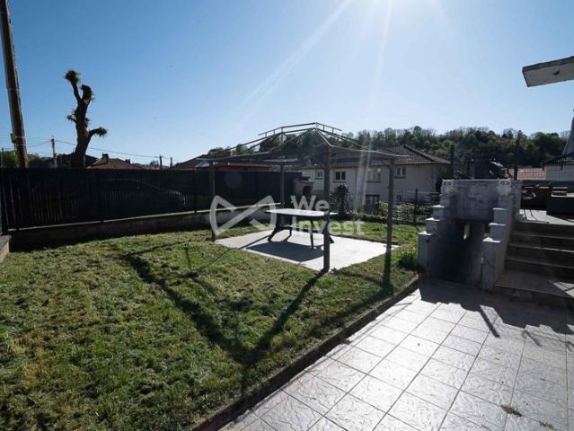 Maison mitoyenne rénovée – 83 m² – 3 chambres – Jardin