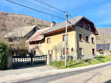 Maison mitoyenne sur 2 niveaux plus combles