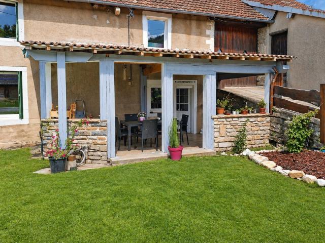 Maison mitoyenne situé à Orve 25430
