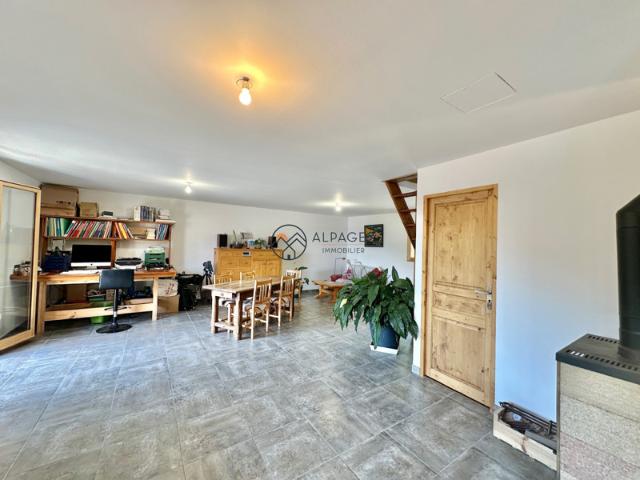 Maison rénovée avec vue panoramique à Champcella secteur Les