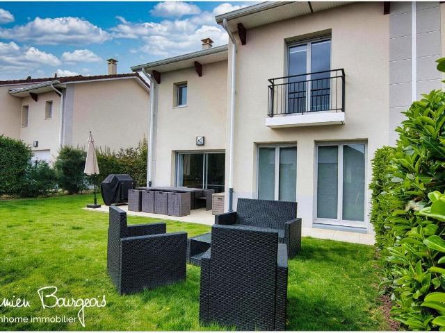 Maison mitoyenne T5 de 126 m2 habitables avec double garage 126m² Prévessin Moëns