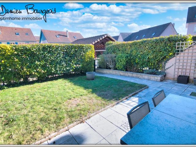 Maison mitoyenne traversante de 137m2 habitable 169 m2 au sol