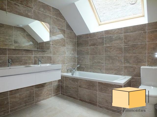 Maison mitoyenne 1 côté à louer, 4 pièces Belley 01300