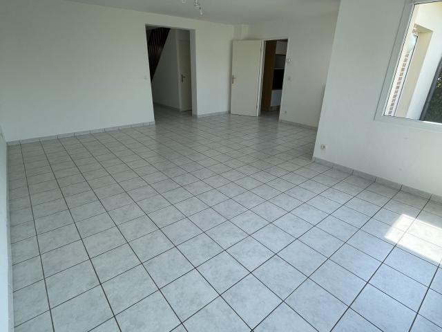 Maison mitoyenne 1 côté à louer, 5 pièces Amiens 80000
