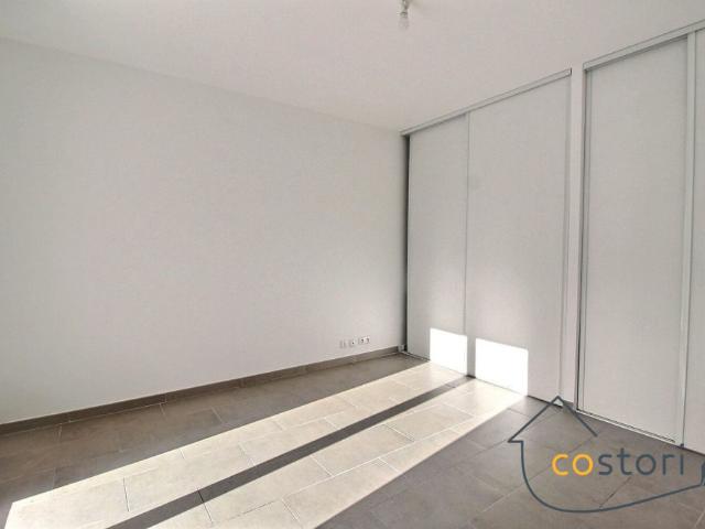 Maison mitoyenne 1 côté à louer, 5 pièces Lorgues 83510