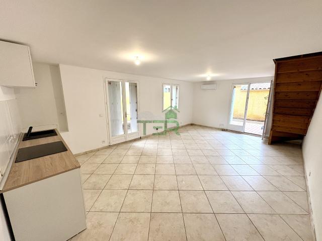 Maison mitoyenne 2 côtés à louer, 3 pièces NIMES 30000