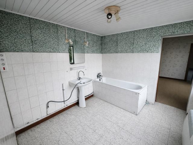 Maison mitoyenne 2 chambres avec grenier et cour à Arques 94m² Arques