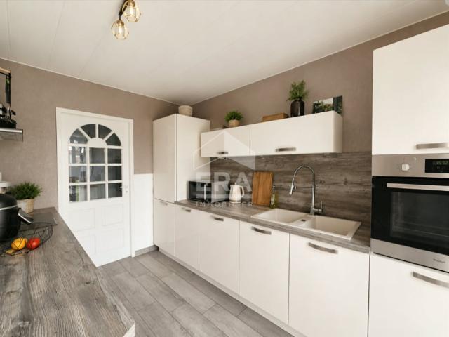 Maison mitoyenne, 3 chambres, jardin, garage, sous sol
