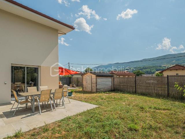 Maison mitoyenne 5 pièces de 109 m2 habitables